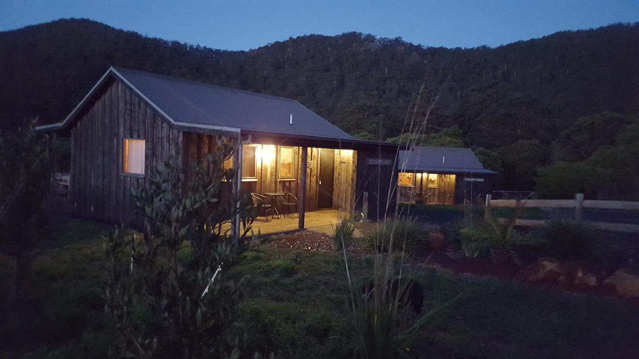 Rustic Hut Bush Retreat Bed & Breakfast