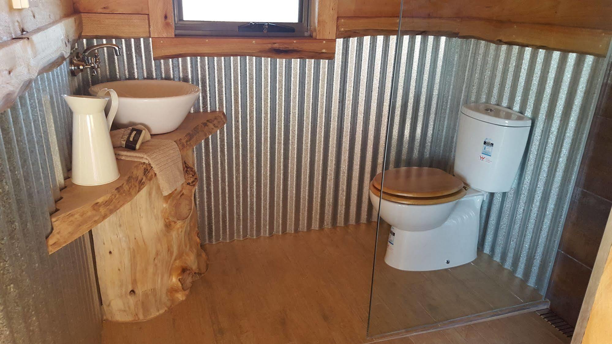Bed & Breakfast Rustic Hut Bush Retreat
