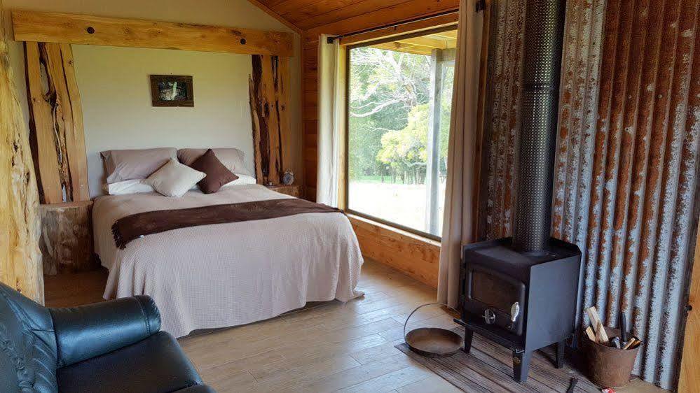 Bed & Breakfast Rustic Hut Bush Retreat Penguin