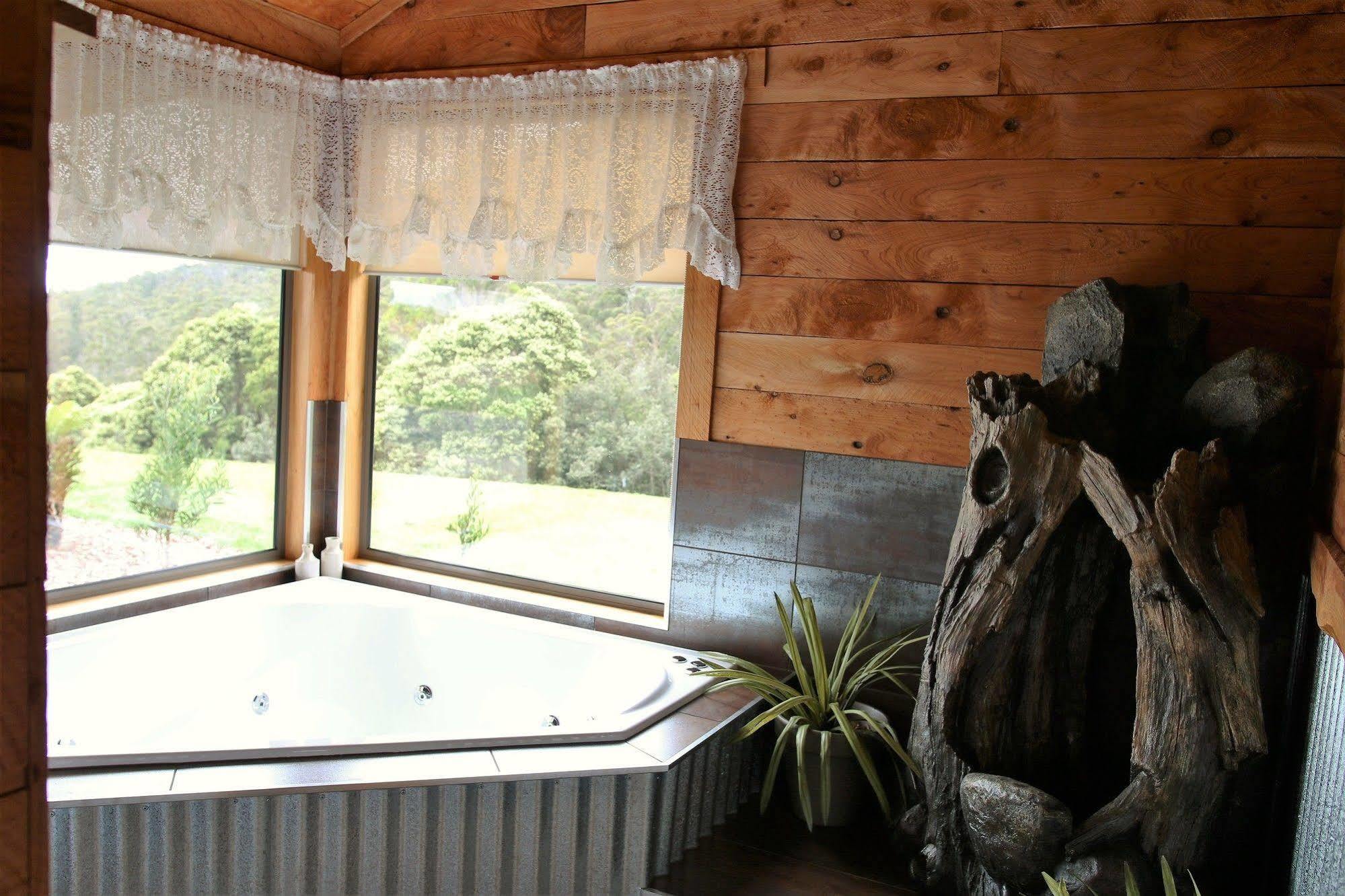 Rustic Hut Bush Retreat Bed & Breakfast *