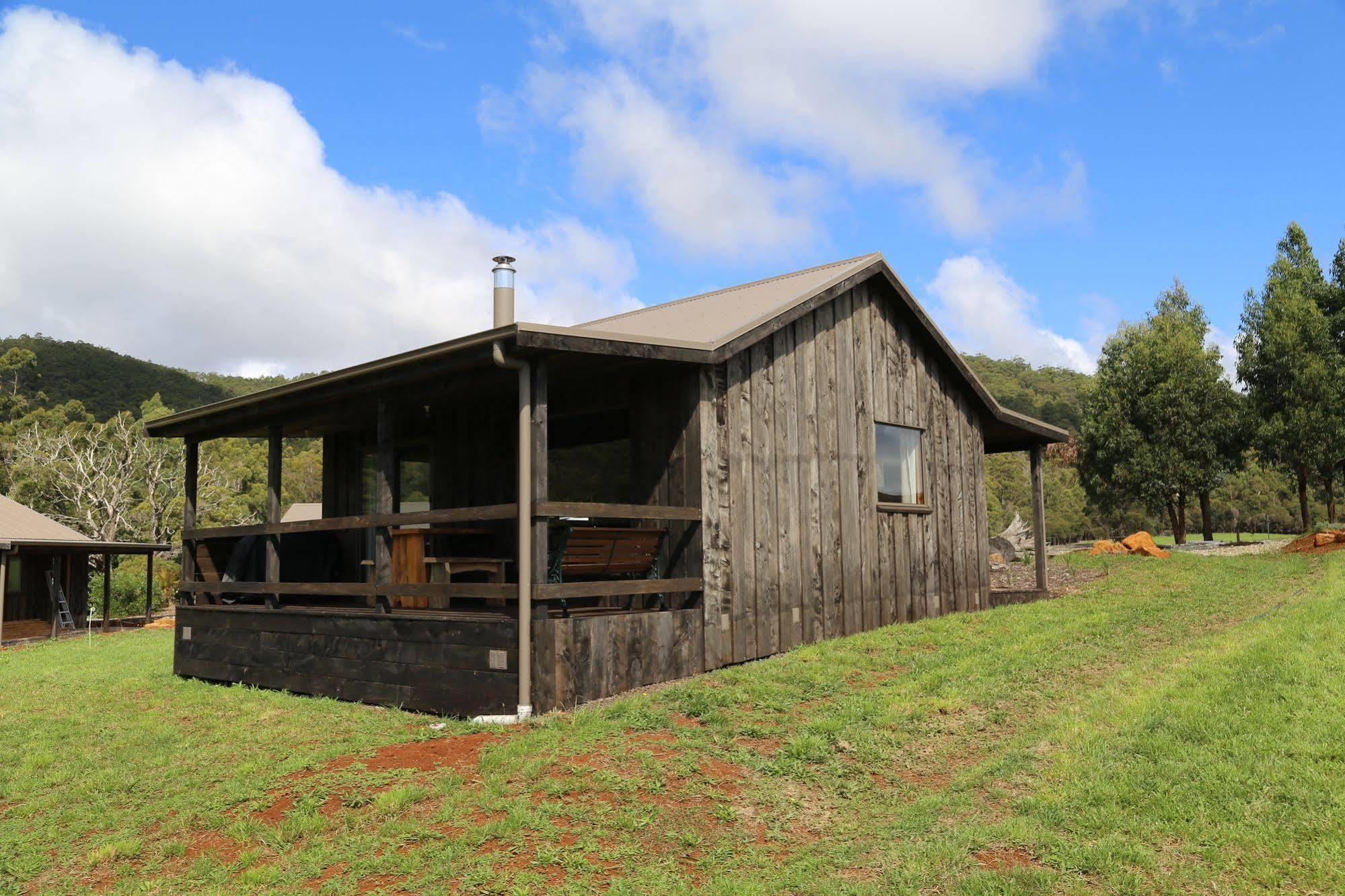 Rustic Hut Bush Retreat * Penguin